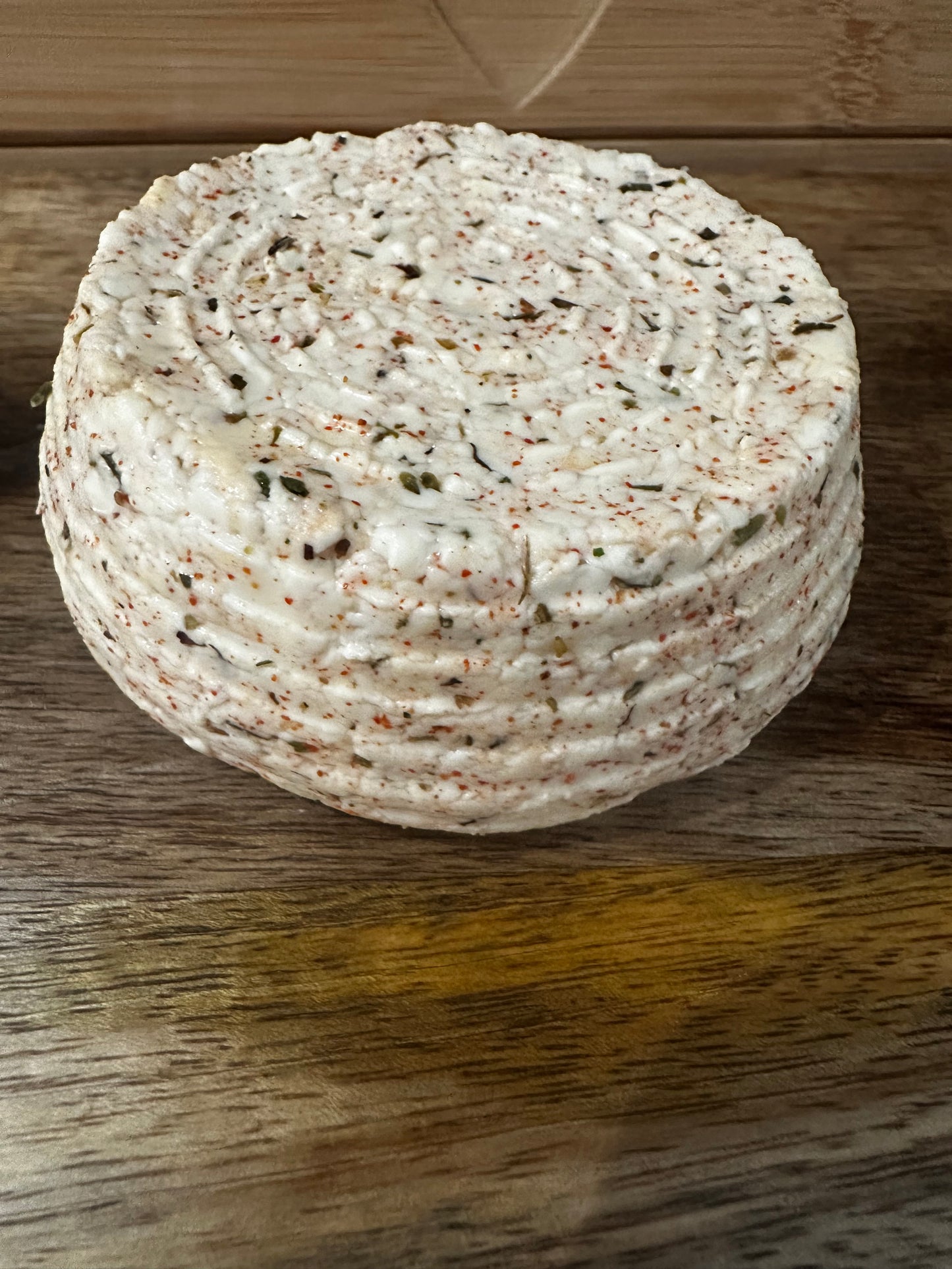 Rennet cheese with herbs and smoked pepper